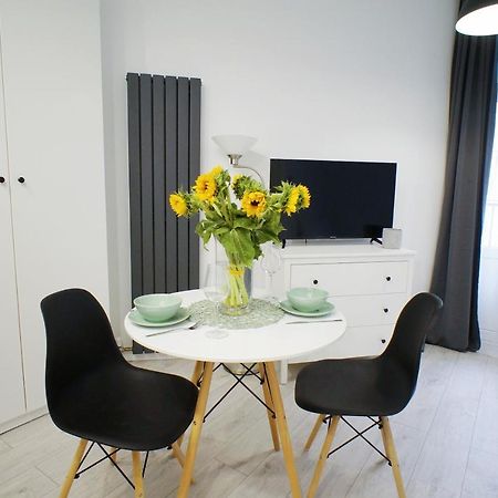 Modern Apartment In The City Center 卡托维兹 外观 照片
